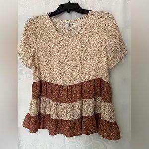 Paper Crane short sleeve Flounced scoop neck Floral tan & rust Size M Roomy Top